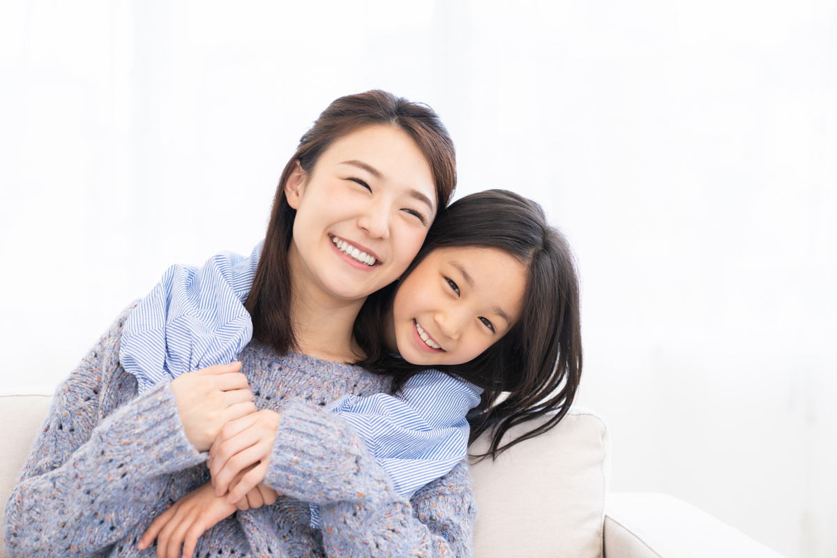 asian mother and daughter